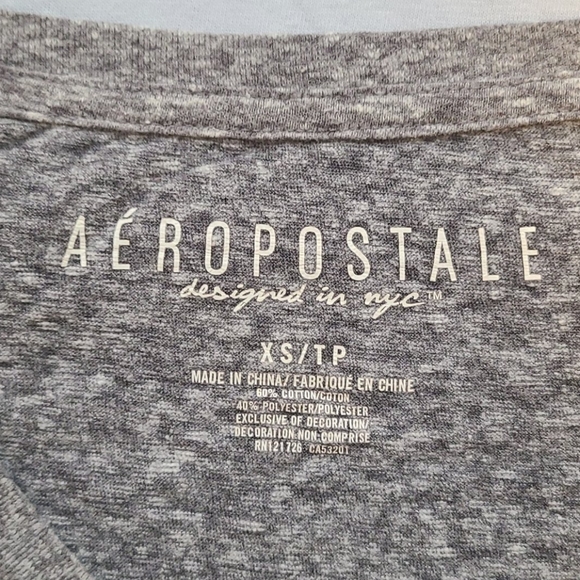 ❣️10/$50❣️:Grey marled v-neck tee - Picture 2 of 3